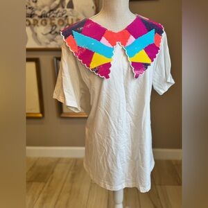 New! QUEEN OF SPARKLES Sequin Colorful Abstract Collar White Tee
